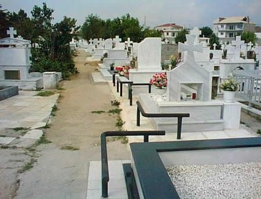 Αμαλιάδα: Λεηλάτησαν τα μνήματα στο δημοτικό κοιμητήριο